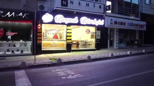 KARABÜK/BOLU/DÜZCE - Kontrollü normalleşme süreciyle esnaf yüzde 50 kapasiteyle işletmelerini açtı KARABÜK/BOLU/DÜZCE - Kontrollü normalleşme süreciyle esnaf yüzde 50 kapasiteyle işletmelerini açtı