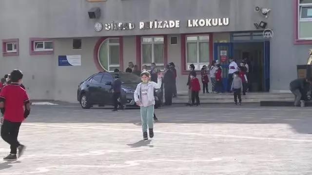 Kontrollü normalleşme süreciyle okullarda yüz yüze eğitim başladı Kontrollü normalleşme süreciyle okullarda yüz yüze eğitim başladı