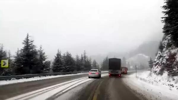 Konya karayolunda ulaşımı olumsuz etkiliyor Konya karayolunda ulaşımı olumsuz etkiliyor
