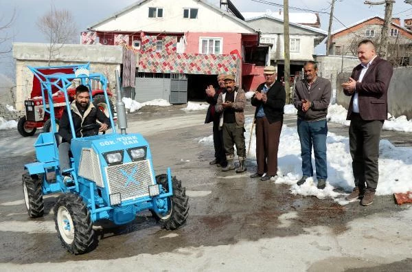 Köylülerin 'Yerli Elon Musk' dediği maden işçisi bu kez de traktör yaptı