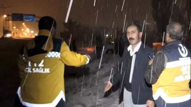 Trafik kazasında kafası kanayan sürücü acısını unutup aracının derdine düştü Trafik kazasında kafası kanayan sürücü acısını unutup aracının derdine düştü
