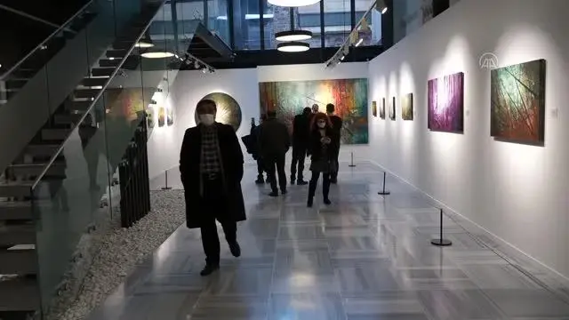 Musa Güney'in resim sergisi 'Zerre' sanatseverleri bekliyor Musa Güney'in resim sergisi 'Zerre' sanatseverleri bekliyor