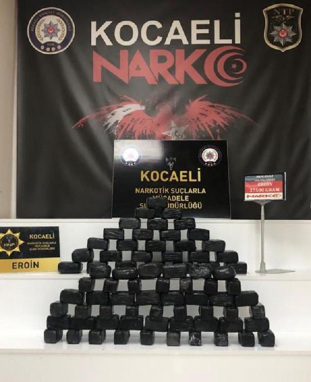 otomobilin camurluklarindan 27 5 kilo eroin c 9 13964147 o