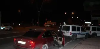 Son dakika gündem: Polisin 'dur' ihtarına uymayan otomobildeki 2 kişi, kovalamacayla yakalandı