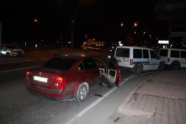 Son dakika gündem: Polisin 'dur' ihtarına uymayan otomobildeki 2 kişi, kovalamacayla yakalandı Son dakika gündem: Polisin 'dur' ihtarına uymayan otomobildeki 2 kişi, kovalamacayla yakalandı