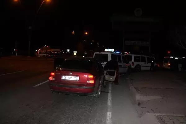 Son dakika gündem: Polisin 'dur' ihtarına uymayan otomobildeki 2 kişi, kovalamacayla yakalandı Son dakika gündem: Polisin 'dur' ihtarına uymayan otomobildeki 2 kişi, kovalamacayla yakalandı