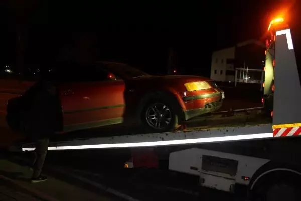 Son dakika gündem: Polisin 'dur' ihtarına uymayan otomobildeki 2 kişi, kovalamacayla yakalandı Son dakika gündem: Polisin 'dur' ihtarına uymayan otomobildeki 2 kişi, kovalamacayla yakalandı
