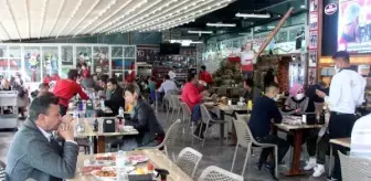 Restoranlar açıldı, Adanalılar kebaba akın etti