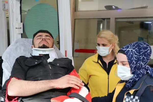 Şanlıurfa'da hafif ticari araç devrildi: 1ölü, 6 yaralı Şanlıurfa'da hafif ticari araç devrildi: 1ölü, 6 yaralı