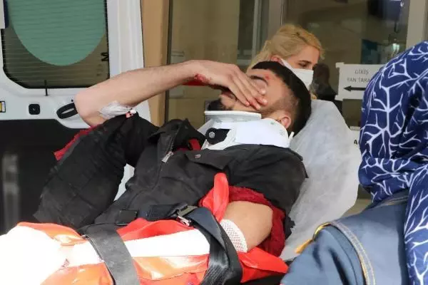 Şanlıurfa'da hafif ticari araç devrildi: 1ölü, 6 yaralı Şanlıurfa'da hafif ticari araç devrildi: 1ölü, 6 yaralı