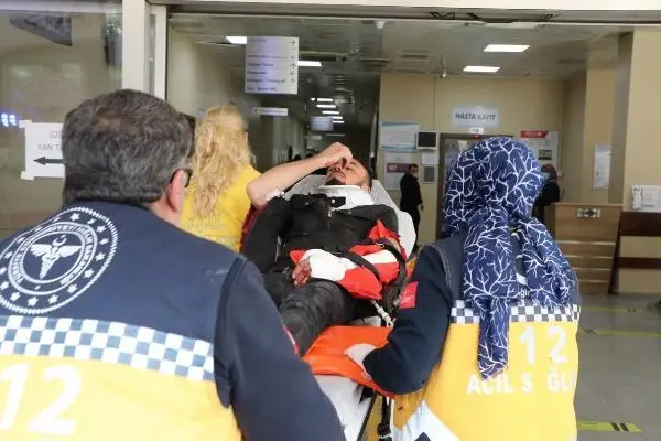 Şanlıurfa'da hafif ticari araç devrildi: 1ölü, 6 yaralı Şanlıurfa'da hafif ticari araç devrildi: 1ölü, 6 yaralı