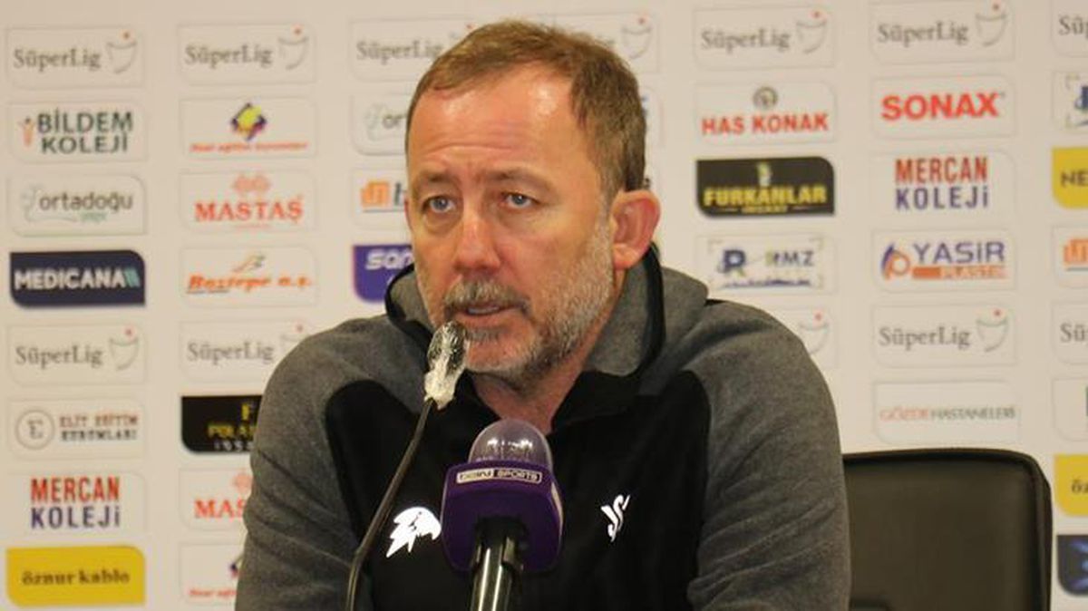 Sergen Yalçın, Aboubakar'ın oyundan çıkarken gösterdiği tepkiye ilişkin açıklamada bulundu