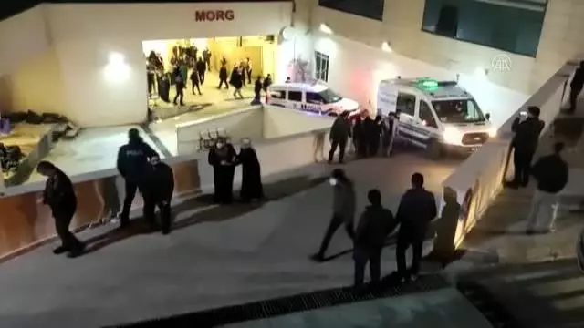 Son Dakika | Silahlı kavgada hayatını kaybeden 3 kişi defnedildi Son Dakika | Silahlı kavgada hayatını kaybeden 3 kişi defnedildi