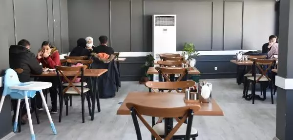 Son dakika: Sivas'ta normalleşme sevinci; lokantada yemeyi özledik Son dakika: Sivas'ta normalleşme sevinci; lokantada yemeyi özledik
