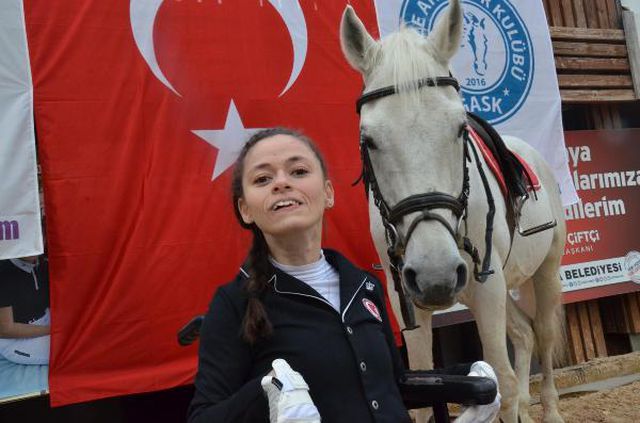 sp hastasi canan pozitif enerjisiyle hayran 4 13962067 o