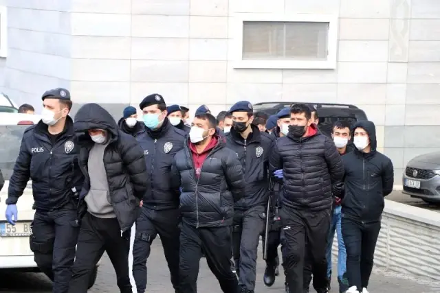 Samsun merkezli organize suç örgütü operasyonunda gözaltına alınan 31 şüpheli adliyede Samsun merkezli organize suç örgütü operasyonunda gözaltına alınan 31 şüpheli adliyede