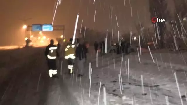 Trafik kazasında kafası kanayan sürücü acısını unutup aracının derdine düştü Trafik kazasında kafası kanayan sürücü acısını unutup aracının derdine düştü