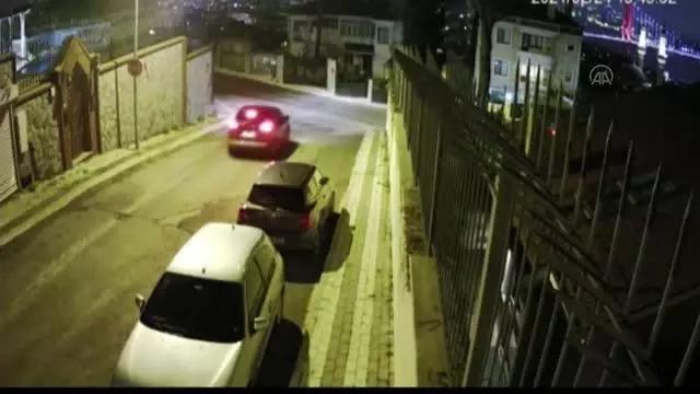 Üsküdar'da bir evi soyan hırsız yakalandı Üsküdar'da bir evi soyan hırsız yakalandı