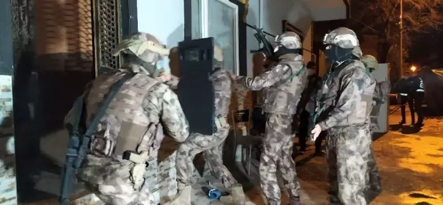 Uyuşturucu parasıyla lüks hayata suçüstü Uyuşturucu parasıyla lüks hayata suçüstü