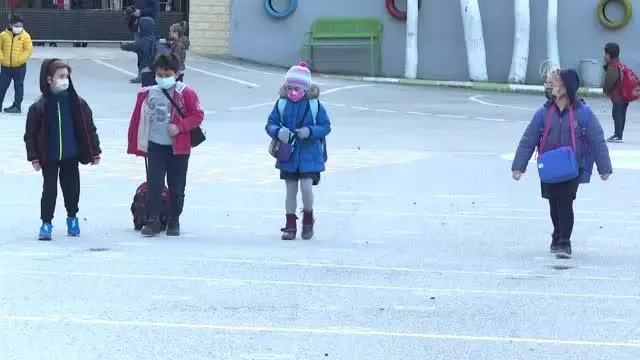 Yeni normalleşme süreciyle okullarda yüz yüze eğitime başlandı Yeni normalleşme süreciyle okullarda yüz yüze eğitime başlandı