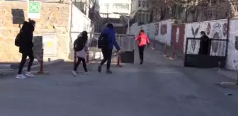 Ulus: Orta ve Doğu Karadeniz'de yeni normalleşme süreciyle okullarda yüz yüze eğitime başlandı Ulus: Orta ve Doğu Karadeniz'de yeni normalleşme süreciyle okullarda yüz yüze eğitime başlandı