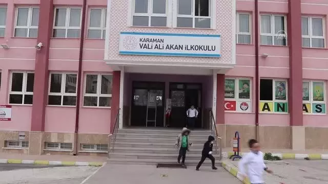 Yeni normalleşme süreciyle okullarda yüz yüze eğitim başladı Yeni normalleşme süreciyle okullarda yüz yüze eğitim başladı