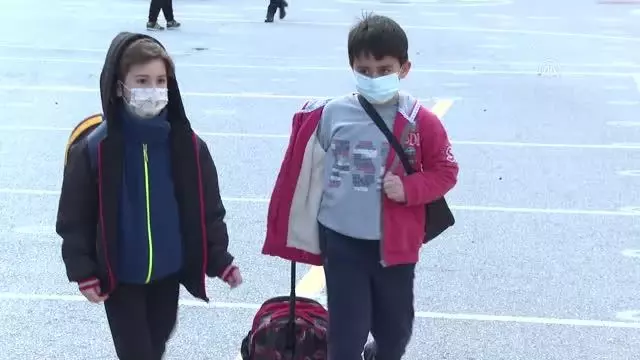 Yeni normalleşme süreciyle okullarda yüz yüze eğitime başlandı Yeni normalleşme süreciyle okullarda yüz yüze eğitime başlandı