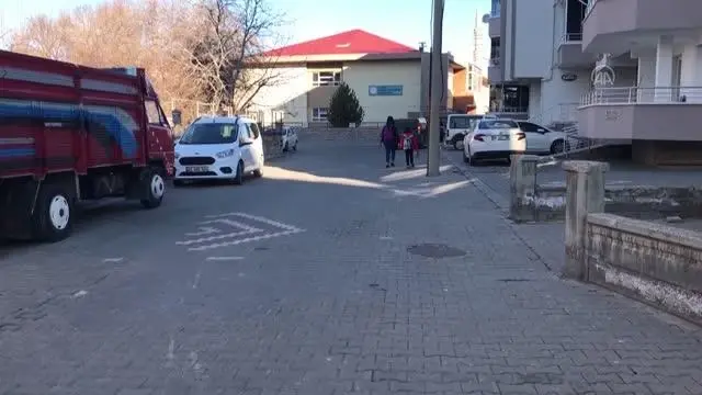 İç Anadolu'da yeni normalleşme süreciyle okullarda yüz yüze eğitime başlandı İç Anadolu'da yeni normalleşme süreciyle okullarda yüz yüze eğitime başlandı