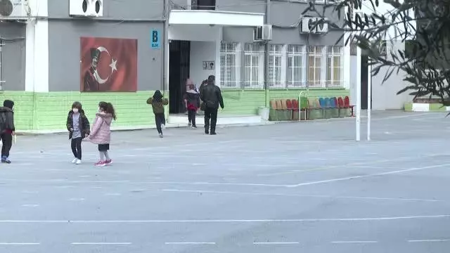 Yeni normalleşme süreciyle okullarda yüz yüze eğitime başlandı Yeni normalleşme süreciyle okullarda yüz yüze eğitime başlandı
