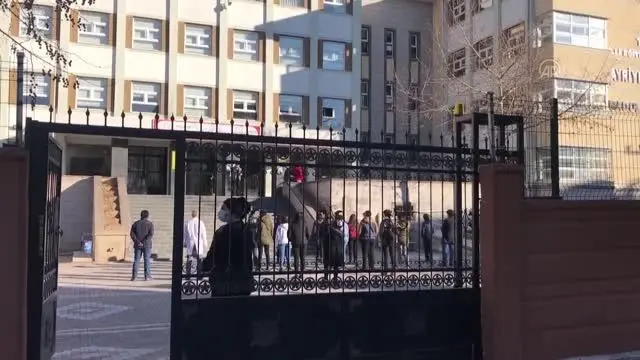 İç Anadolu'da yeni normalleşme süreciyle okullarda yüz yüze eğitime başlandı İç Anadolu'da yeni normalleşme süreciyle okullarda yüz yüze eğitime başlandı