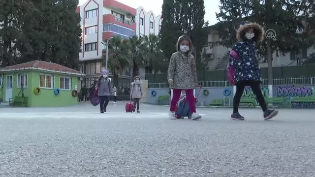 Yeni normalleşme süreciyle okullarda yüz yüze eğitime başlandı Yeni normalleşme süreciyle okullarda yüz yüze eğitime başlandı