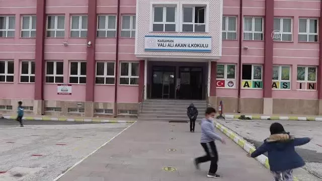 Yeni normalleşme süreciyle okullarda yüz yüze eğitim başladı Yeni normalleşme süreciyle okullarda yüz yüze eğitim başladı