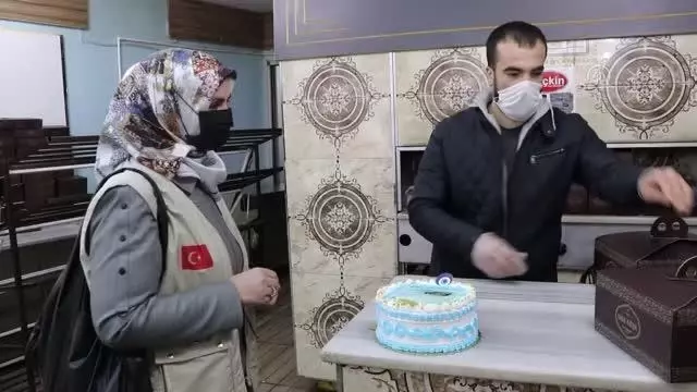 Son dakika haber! Yetim çocukların yüzü doğum günü sürpriziyle gülüyor Son dakika haber! Yetim çocukların yüzü doğum günü sürpriziyle gülüyor