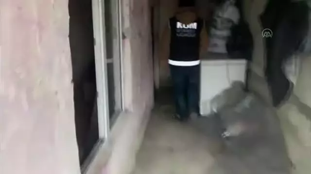 1 ton 382 kilogram kaçak nargile tütünü ele geçirildi 1 ton 382 kilogram kaçak nargile tütünü ele geçirildi