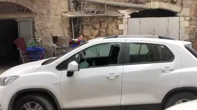 AA ekibi ve aracı Kudüs'te Ultra-Ortodoks Yahudilerin saldırısına uğradı (2) AA ekibi ve aracı Kudüs'te Ultra-Ortodoks Yahudilerin saldırısına uğradı (2)