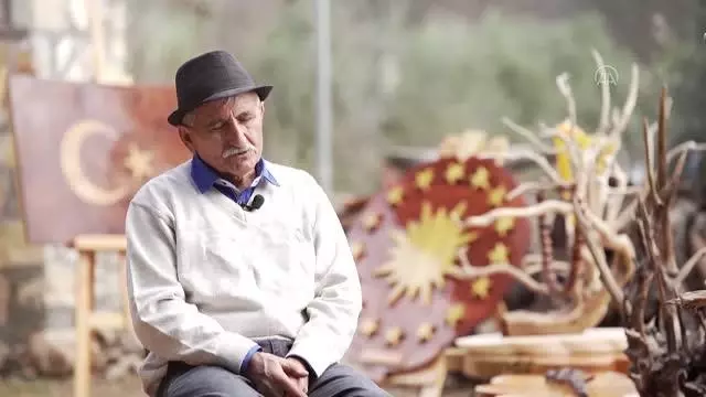 Ahşaba işlediği Cumhurbaşkanlığı forsunu Cumhurbaşkanı Erdoğan'a hediye etmek istiyor Ahşaba işlediği Cumhurbaşkanlığı forsunu Cumhurbaşkanı Erdoğan'a hediye etmek istiyor