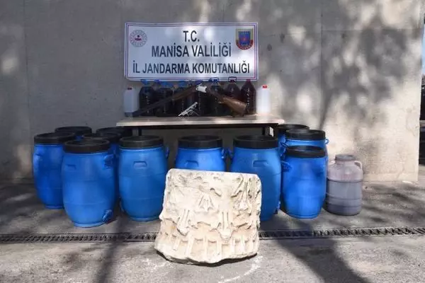 Son dakika haberi: Akhisar'da sahte içki ve tarihi eser operasyonu Son dakika haberi: Akhisar'da sahte içki ve tarihi eser operasyonu