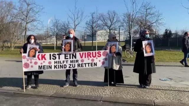 Son dakika haberi | Almanya'da PKK tarafından kızı kaçırılan anne eylemini Başbakanlık önünde sürdürüyor Son dakika haberi | Almanya'da PKK tarafından kızı kaçırılan anne eylemini Başbakanlık önünde sürdürüyor