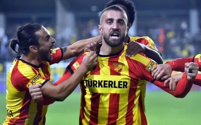 Alpaslan Öztürk kimdir? Kaç yaşında, nereli? Alpaslan Öztürk mevkiisi ne, hangi takımda oynuyor? Alpaslan Öztürk kimdir? Kaç yaşında, nereli? Alpaslan Öztürk mevkiisi ne, hangi takımda oynuyor?
