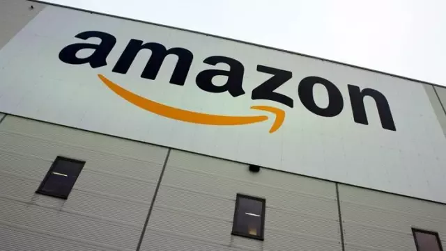 Amazon'un yeni logosu Adolf Hitler'e benzetildi Amazon'un yeni logosu Adolf Hitler'e benzetildi