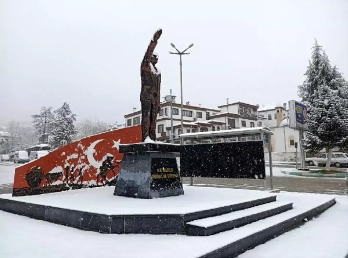 Antalya'nın yüksek kesimlerinde kar yağışı etkili oldu