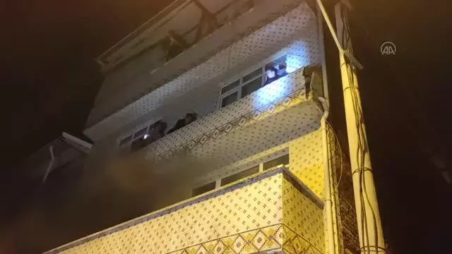 Apartmanda çıkan yangında 8 kişi dumandan etkilendi Apartmanda çıkan yangında 8 kişi dumandan etkilendi
