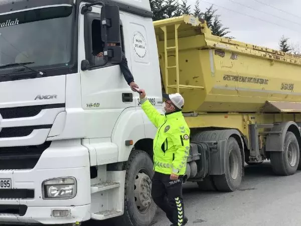 Arnavutköy'de hafriyat kamyonlarına yönelik denetim yapıldı Arnavutköy'de hafriyat kamyonlarına yönelik denetim yapıldı