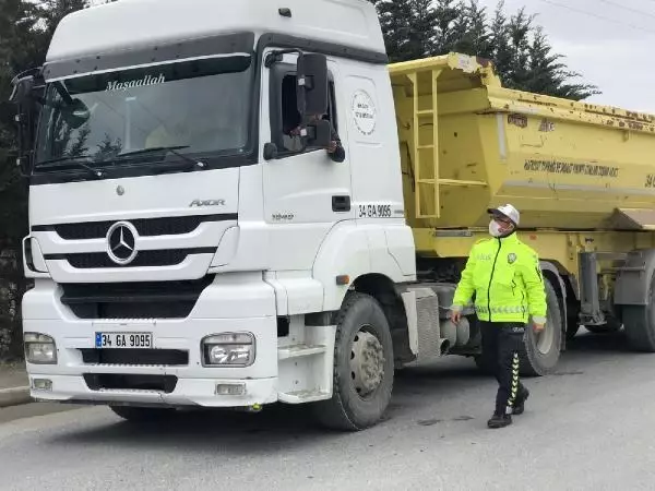 Arnavutköy'de hafriyat kamyonlarına yönelik denetim yapıldı Arnavutköy'de hafriyat kamyonlarına yönelik denetim yapıldı