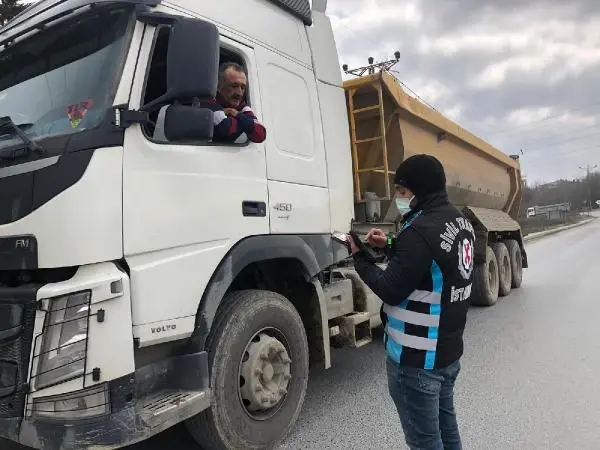 Arnavutköy'de hafriyat kamyonlarına yönelik denetim yapıldı Arnavutköy'de hafriyat kamyonlarına yönelik denetim yapıldı