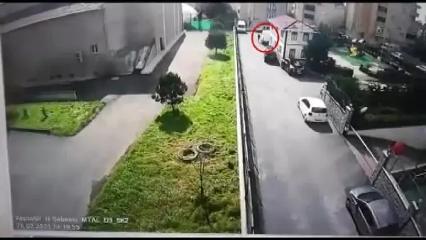 Ataşehir'de iş yerinden araç çalan kişi güvenlik kamerasına yansıdı Ataşehir'de iş yerinden araç çalan kişi güvenlik kamerasına yansıdı