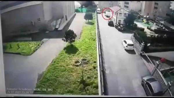 Ataşehir'de iş yerinden araç çalan kişi güvenlik kamerasına yansıdı Ataşehir'de iş yerinden araç çalan kişi güvenlik kamerasına yansıdı