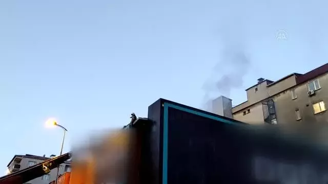 Ataşehir'de mobilya fabrikasında ikinci kez yangın çıktı Ataşehir'de mobilya fabrikasında ikinci kez yangın çıktı