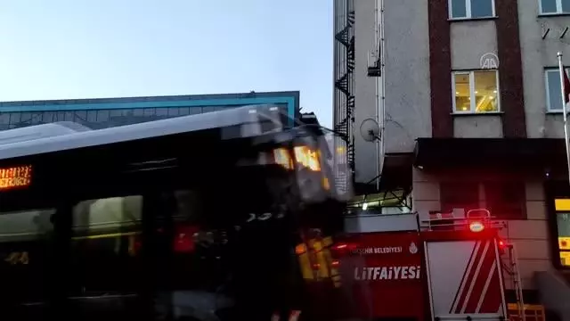 Ataşehir'de mobilya fabrikasında ikinci kez yangın çıktı Ataşehir'de mobilya fabrikasında ikinci kez yangın çıktı