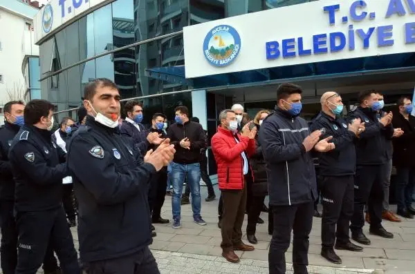 AVCILAR BELEDİYESİ ÖNÜNDE MEMURLARDAN HALAYLI EYLEM AVCILAR BELEDİYESİ ÖNÜNDE MEMURLARDAN HALAYLI EYLEM